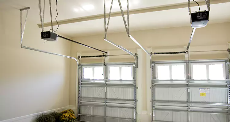 Residential Emergency Garage Door Repair in Lutz, FL