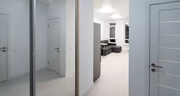 Modern Mirrored Closet Doors Repair in Lutz, FL