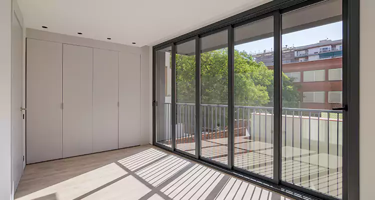 Fix Sliding Screen Door Track in Lutz, FL